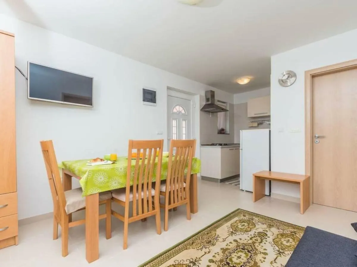 Apartment F-3 Klimno